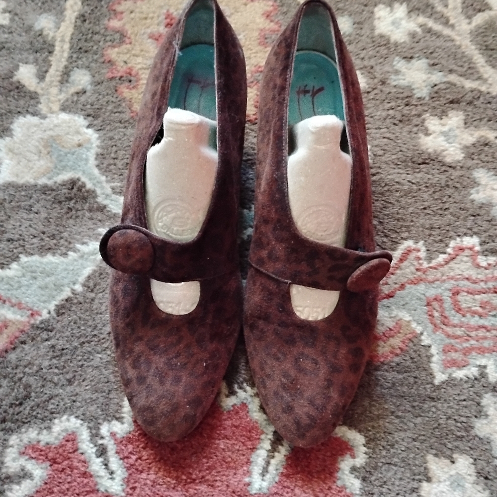 Thierry Rabotin Brown + Black Suede Leopard Print Pumps 39